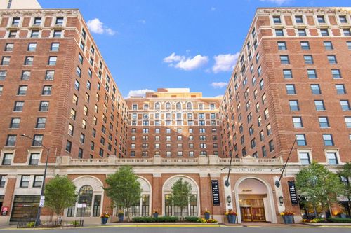 625-3170 N Sheridan Rd, Chicago, IL, 60657-4885 | Card Image
