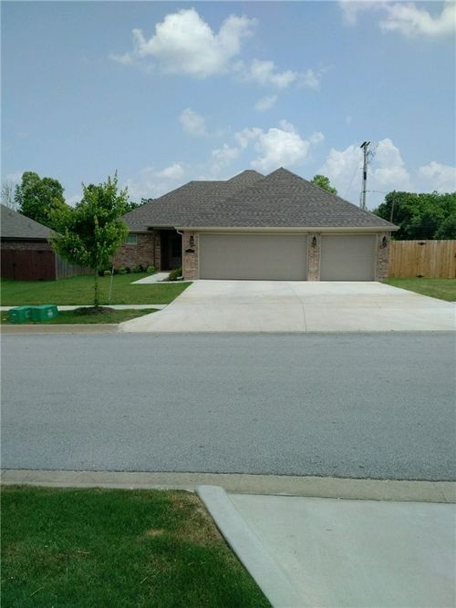 1486 S Blue Willow Ave, Fayetteville, AR, 72701-8234 | Card Image
