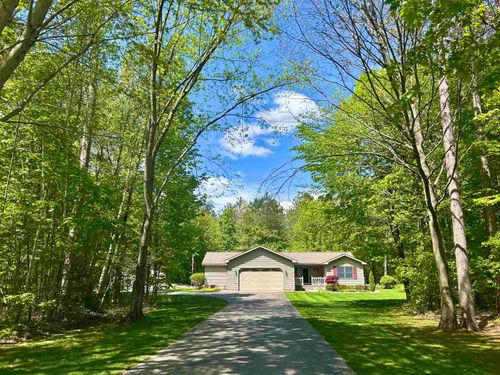 18706 Cedar Run Rd, Traverse City, MI, 49684-9669 | Card Image