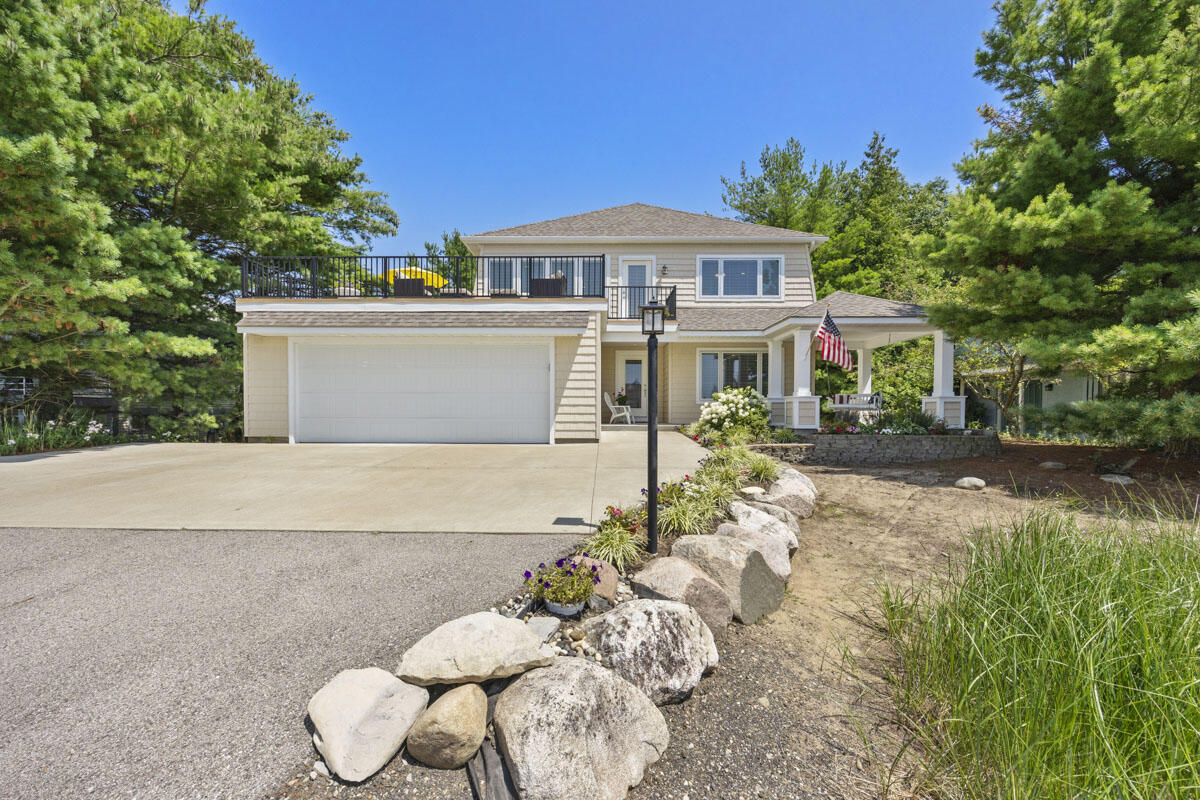 Whispering Sands Dr, West Olive, MI 49460