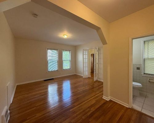 70 Holbrook St, Detroit, MI, 48202-1803 | Card Image