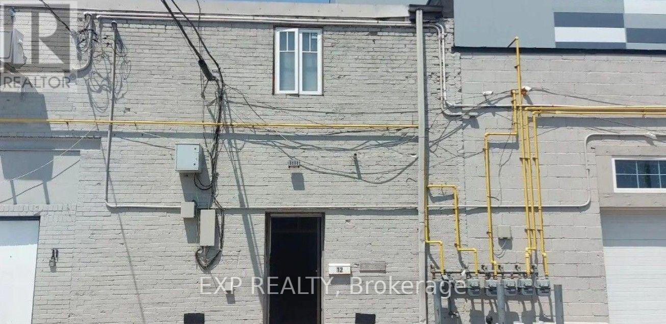 Commercial Lease in Toronto (Thorncliffe Park)
