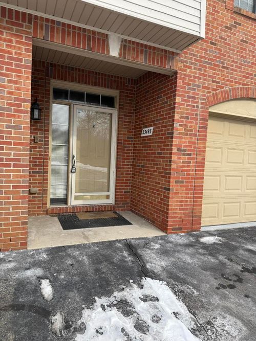 23493 Williamsburg Cir, Woodhaven, MI, 48183-3364 | Card Image