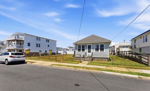 707 W Maple Ave, West Wildwood, NJ, 08260-2117 | Card Image