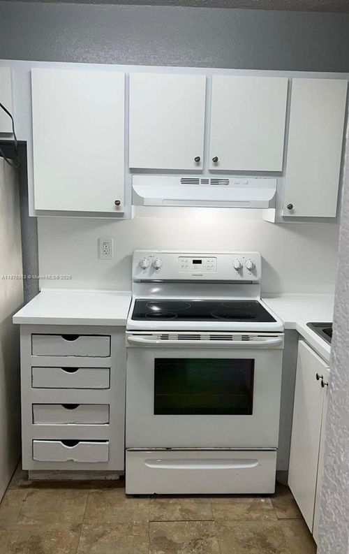 apt-208-575 W 69th St, Hialeah, FL, 33014-4908 | Card Image