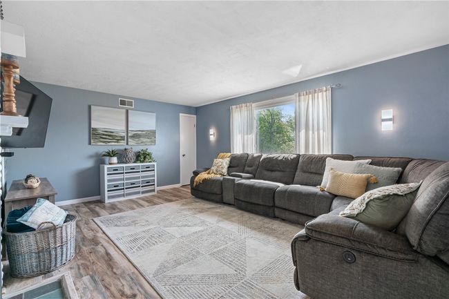 160 Sonnie Dr, House other with 3 bedrooms, 2 bathrooms and 6 parking in Crabtree PA | Image 11