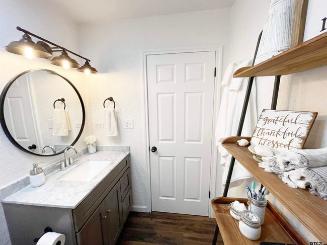 902 S Florey Ave, House other with 3 bedrooms, 2 bathrooms and null parking in Mt Pleasant TX | Image 22