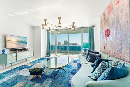 4005-200 Biscayne Boulevard Way, Miami, FL, 33131 | Card Image