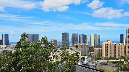 105-1025 Maunaihi Pl, Honolulu, HI, 96822-3404 | Card Image
