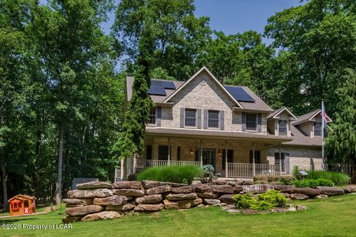 26 Muskegon Cir, Hazle Township, PA, 18202-9562 | Card Image