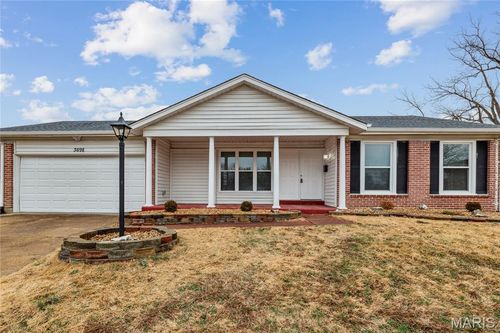 3698 Whispering Woods Dr, Florissant, MO, 63031-1100 | Card Image