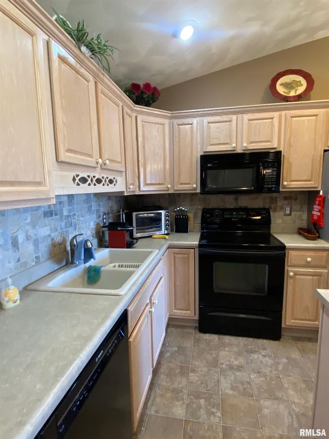 11012 N Rhonda Way, House other with 3 bedrooms, 3 bathrooms and null parking in Dunlap IL | Image 13