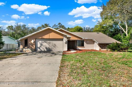7765 Holiday Dr, Spring Hill, FL, 34606-5225 | Card Image
