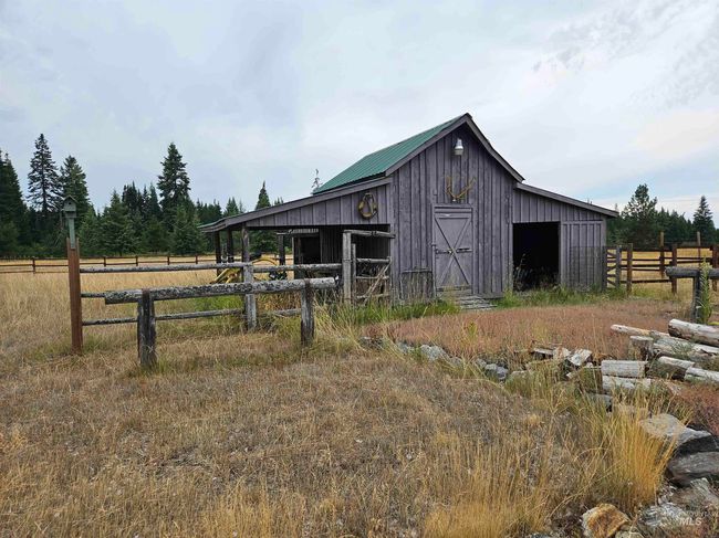 View of barn | Image 31