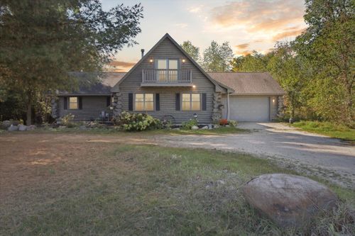 751 Hunter Rdg, Marion, MI, 49665-9451 | Card Image