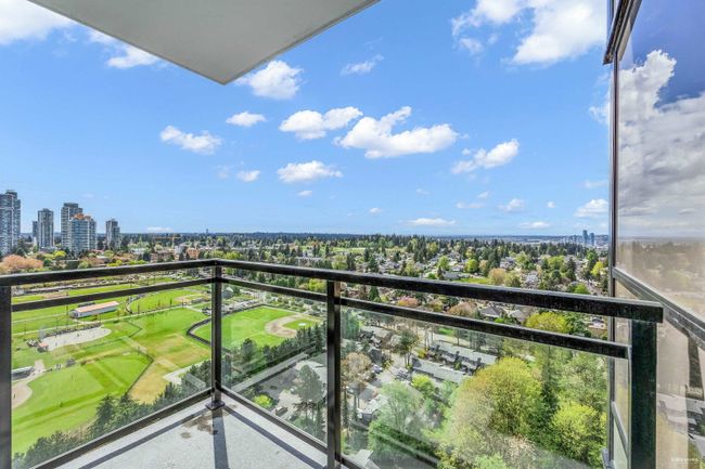2404 - 10777 University Drive, Condo with 2 bedrooms, 2 bathrooms and 2 parking in Surrey BC | Image 3