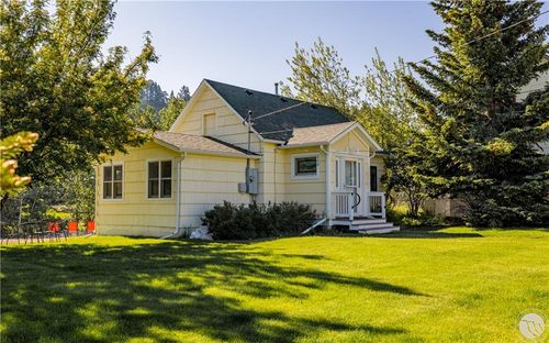 220 9th Street E, Red Lodge, MT, 59068 | Card Image