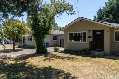 2442/2462 Eastdowne Rd, Victoria, BC, V8R5P8 | Card Image