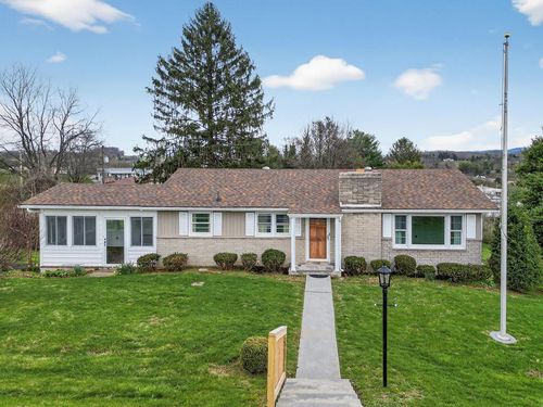 320 Lowry Dr Sw, Abingdon, VA, 24210-3124 | Card Image