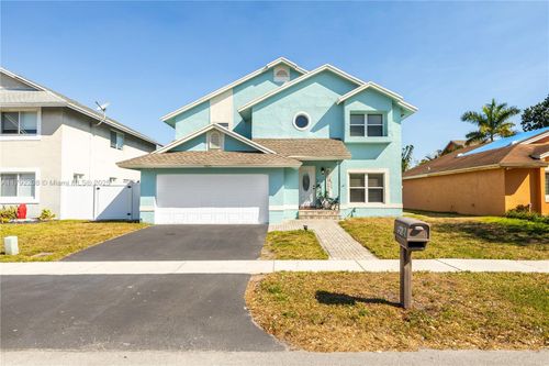9621 Sw 11th St, Pembroke Pines, FL, 33025-3652 | Card Image