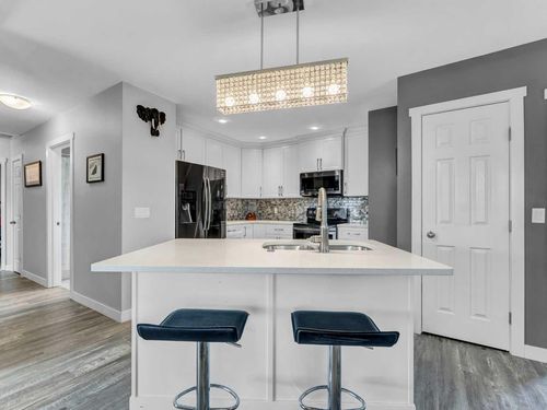 406 9 Street Sw, Medicine Hat, AB, T1A4P3 | Card Image
