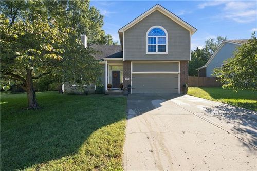 18207 Rollins Dr, Smithville, MO, 64089-9089 | Card Image