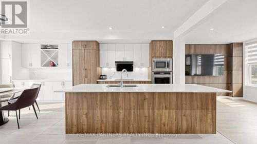 9092 Woodbine Avenue, Markham (Buttonville), ON, L3R0J8 | Card Image