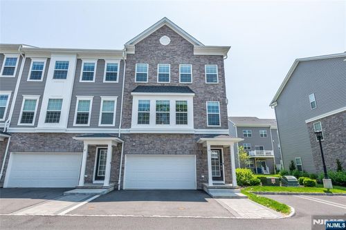 9 Mccluskey Pl, Morris Plains, NJ, 07950-2551 | Card Image
