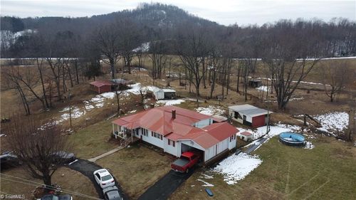 1398 Simpson Mill Rd, Mount Airy, NC, 27030-7810 | Card Image