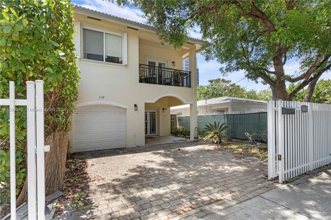 3154 Plaza St, Townhouse with 3 bedrooms, 2 bathrooms and null parking in Miami FL | Image 2