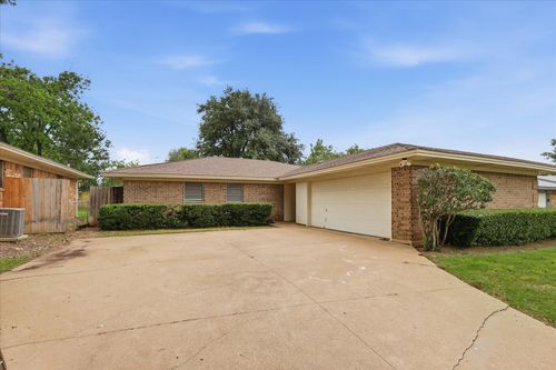 7208 Misty Meadow Dr S, Fort Worth, TX, 76133-7117 | Card Image