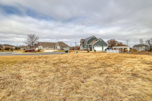 N57W19673 Holly Ct, Menomonee Falls, WI, 53051-4121 | Card Image