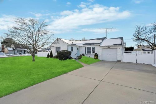 4 Adams St, Oyster Bay, NY, 11771 | Card Image