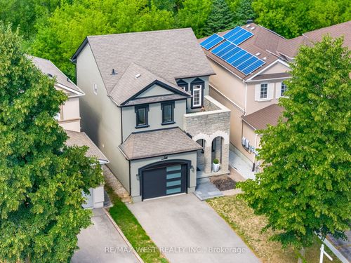 34 Willow Tree St, Maple, ON, L6A2S2 | Card Image