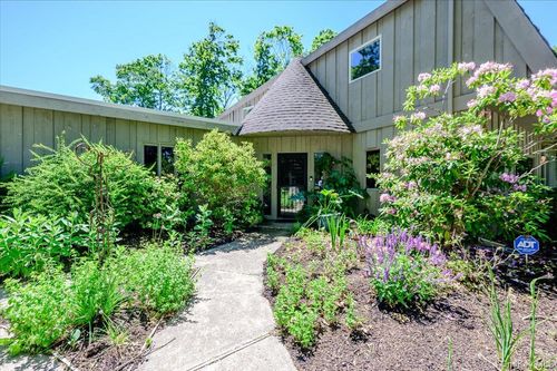 35 Axtel Point Rd, E Patchogue, NY, 11772-6266 | Card Image