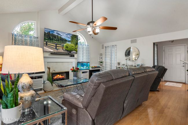 Living Room | Image 4
