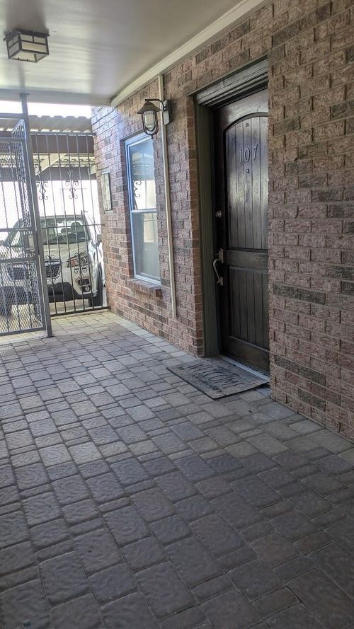 apt-107-402 Post Office St, Galveston, TX, 77550-5566 | Card Image