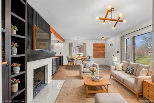 463 Elizabeth Ct, Grosse Pointe Farms, MI, 48236-2828 | Card Image