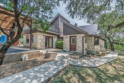 560 Bluff Ridge Ct, New Braunfels, TX, 78132-3690 | Card Image