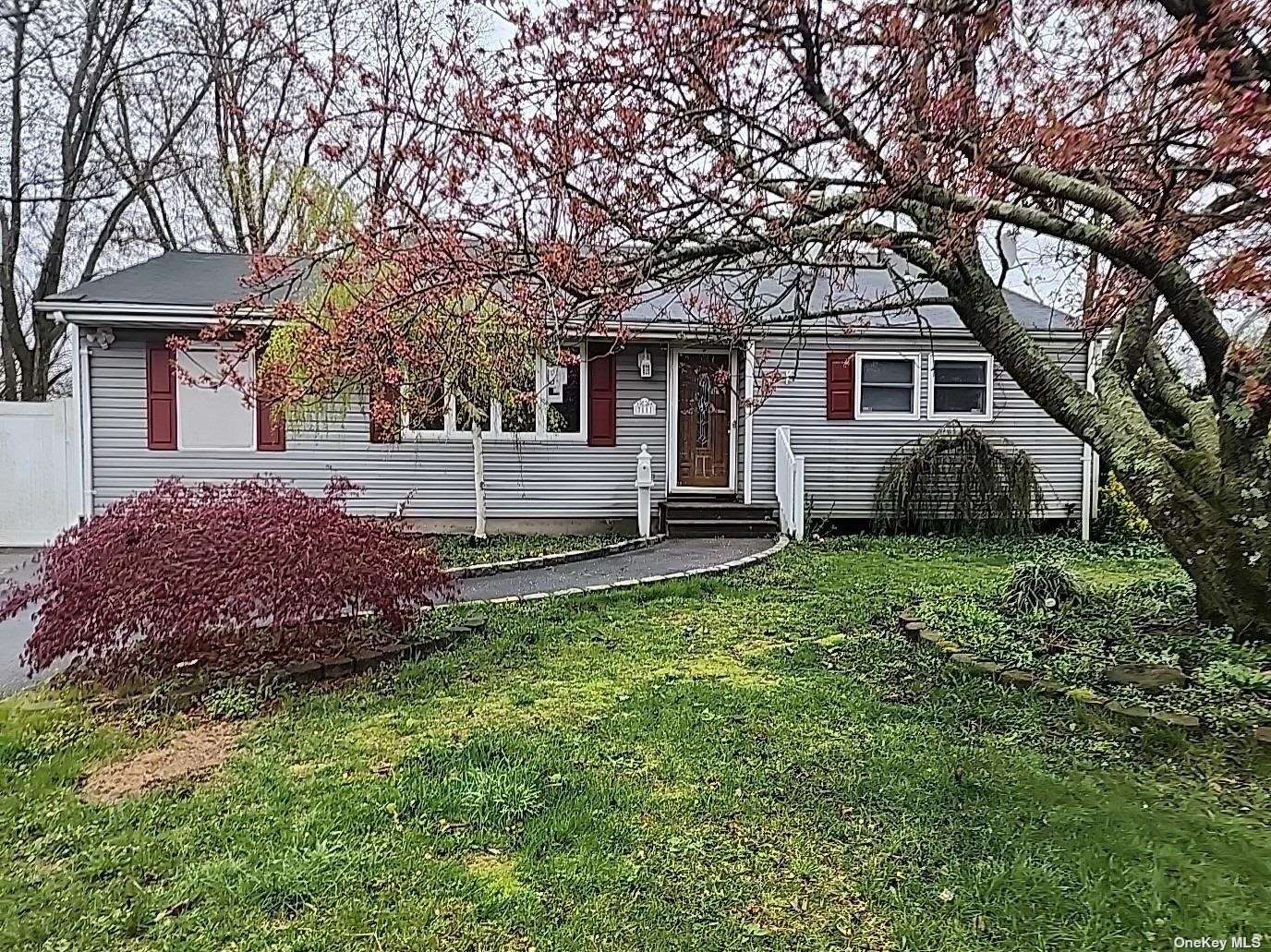 Falcon Ave, Medford, NY 11763