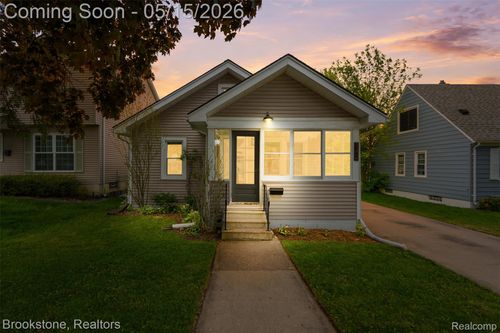 142 Massoit St, Clawson, MI, 48017-2207 | Card Image