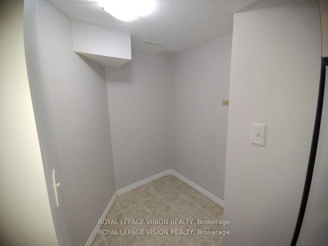LOWER - 738 Stonepath Cir, House attached with 1 bedrooms, 1 bathrooms and 1 parking in Pickering ON | Image 9