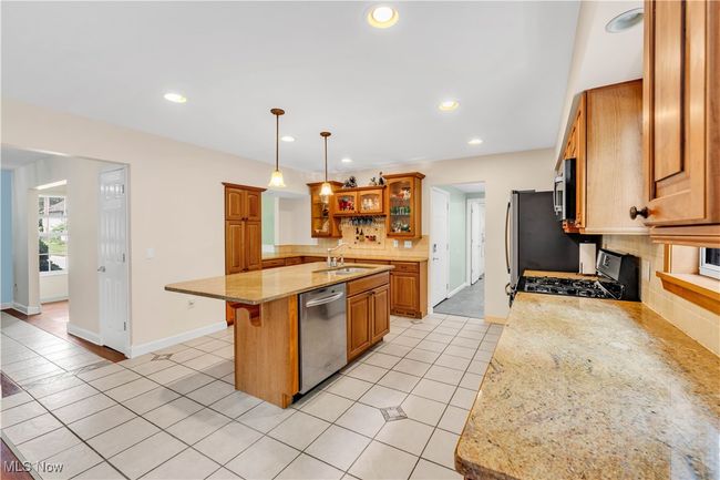 KITCHEN - ACCESS TO FIRST FLOOR SPACIOUS FULL BATHROOM AND LAUNDRY ROOM | Image 13
