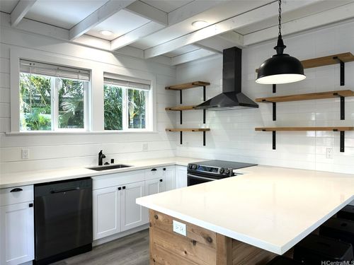 620 Hind Iuka Dr, Honolulu, HI, 96821-1724 | Card Image