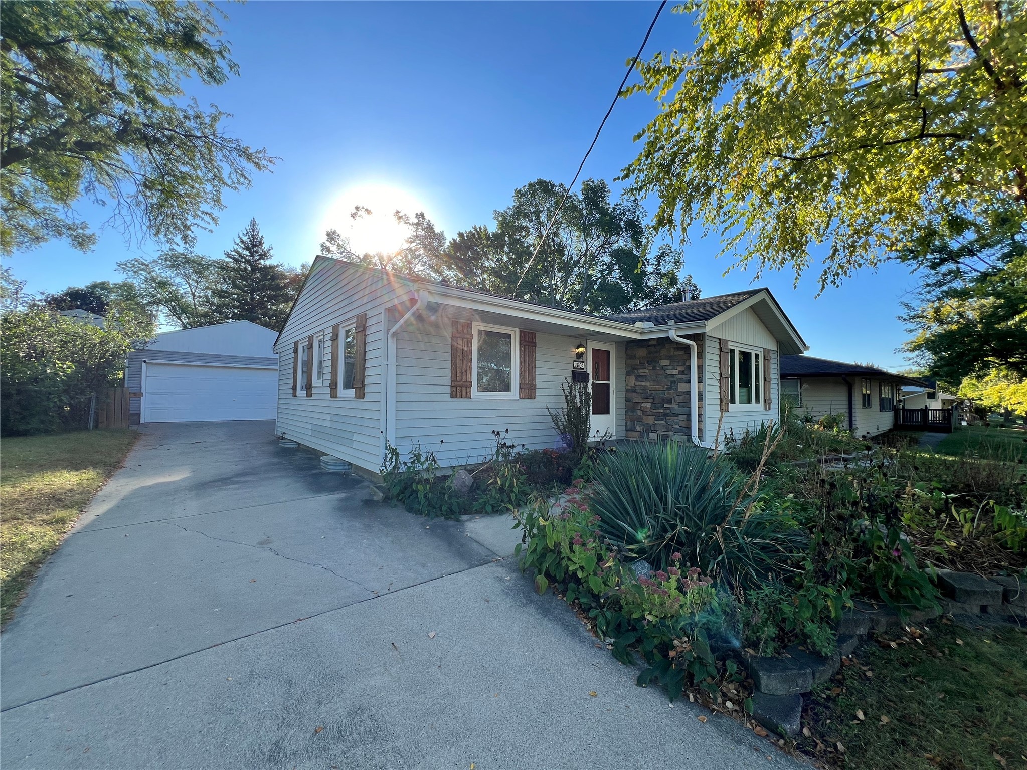 39th Ct, Des Moines, IA 50317