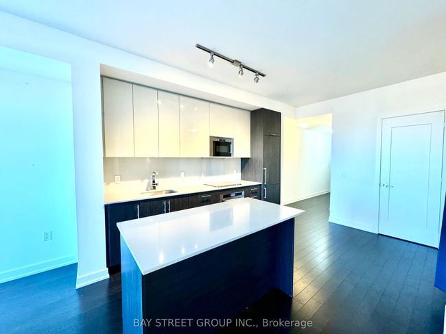 906 - 330 Richmond St W, Condo with 2 bedrooms, 1 bathrooms and null parking in Toronto ON | Image 8