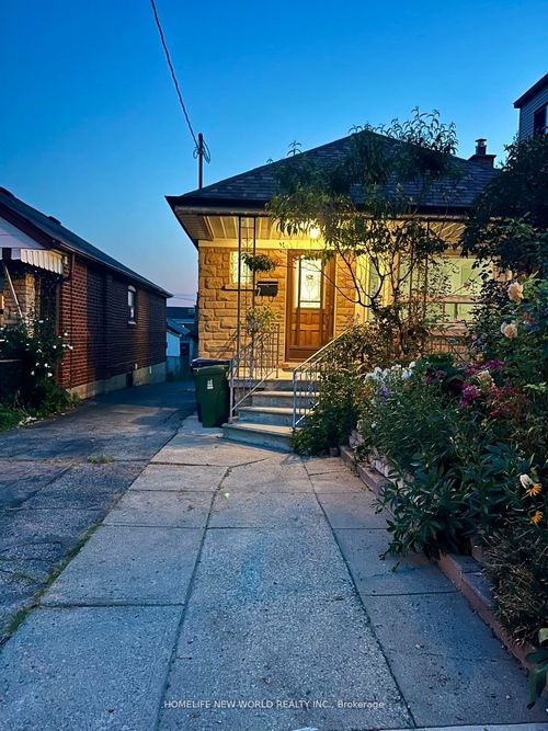 bsm-354 Kane Ave, York, ON, M6M3P3 | Card Image