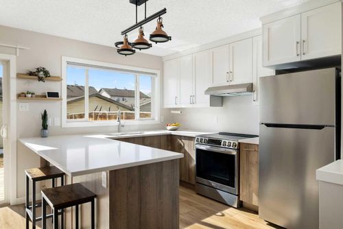 9 Elgin Mews Se, Calgary, AB, T2Z4J9 | Card Image
