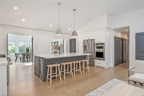 564 Maplehill Dr, Burlington, ON, L7N2W3 | Card Image