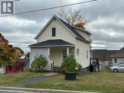 {{alt}} | Card Image